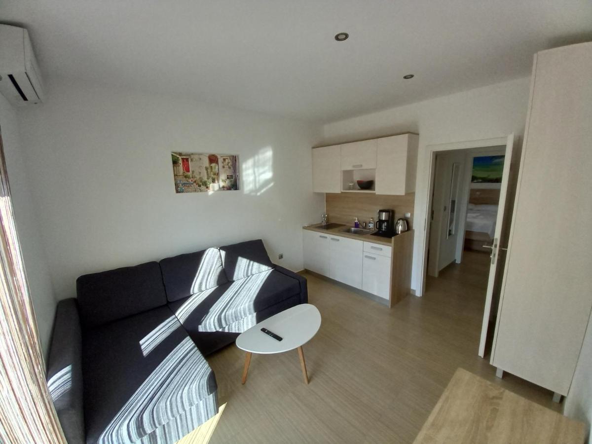 Apartmani Tropical Vodice Bagian luar foto