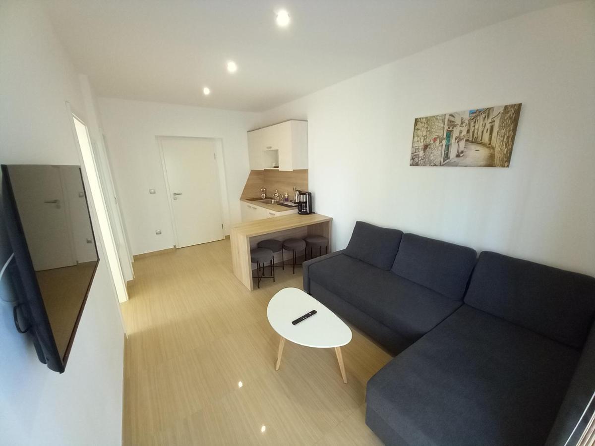 Apartmani Tropical Vodice Bagian luar foto