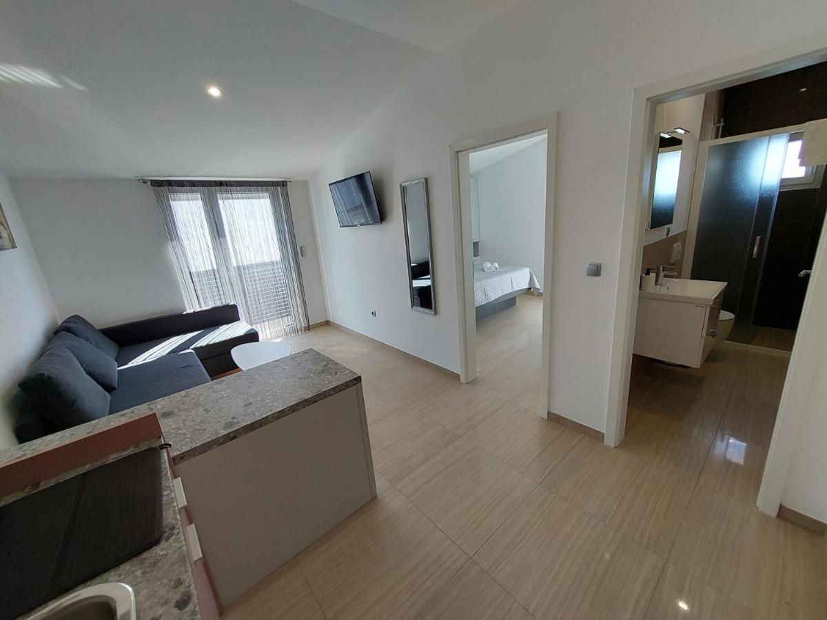 Apartmani Tropical Vodice Bagian luar foto