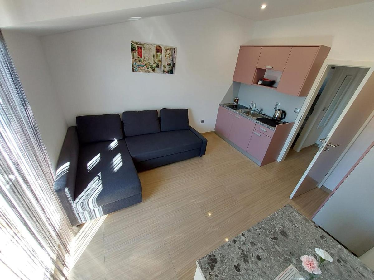Apartmani Tropical Vodice Bagian luar foto