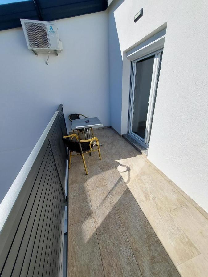 Apartmani Tropical Vodice Bagian luar foto