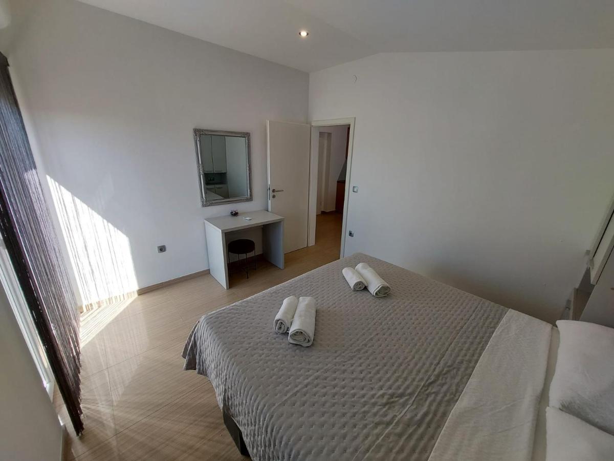 Apartmani Tropical Vodice Bagian luar foto