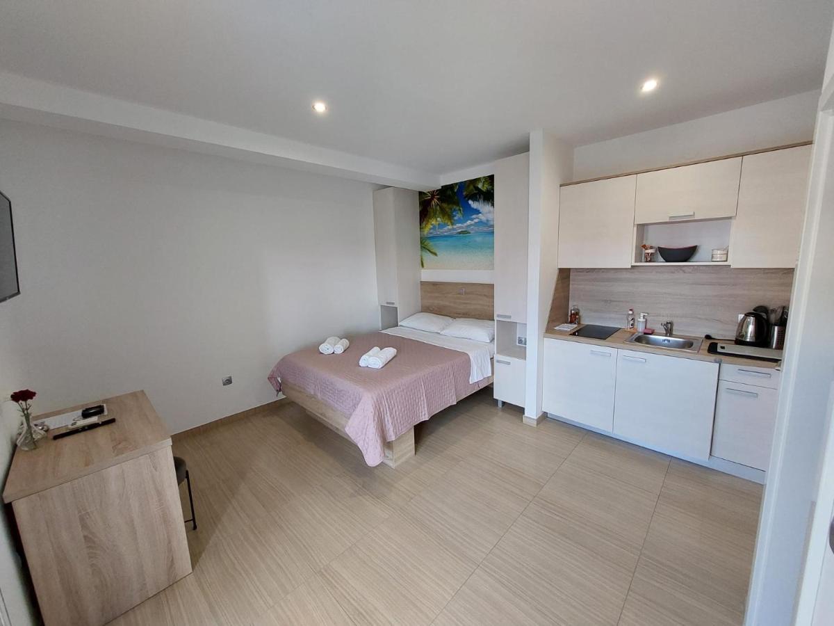 Apartmani Tropical Vodice Bagian luar foto
